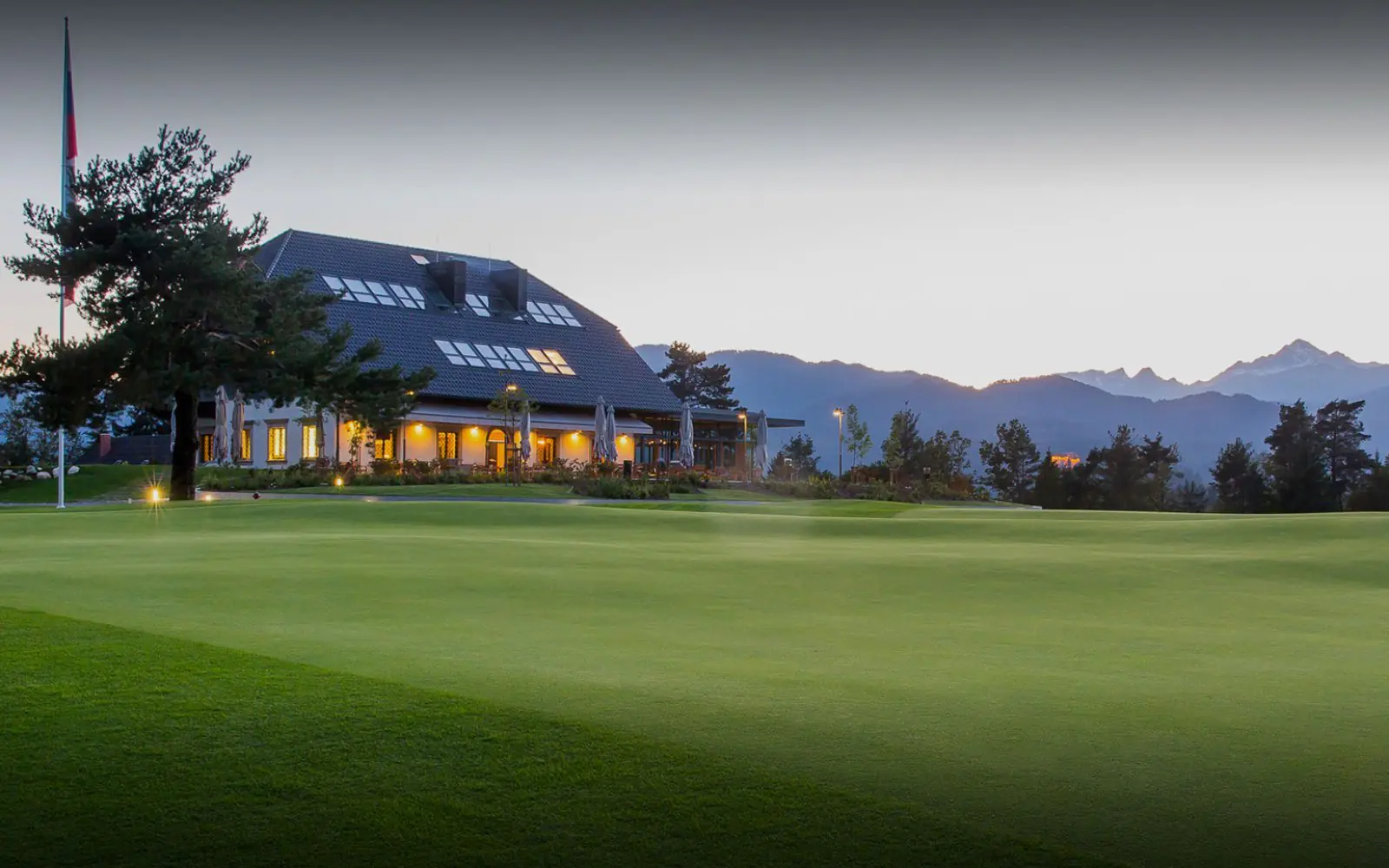 Fairway und Grüns beim Royal Bled Golf Club für die THE LOGE Golfreise