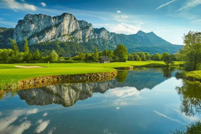 The-loge hero banner of golf club